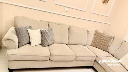  2 طقم زاوية أمركي ب حالة جيدة