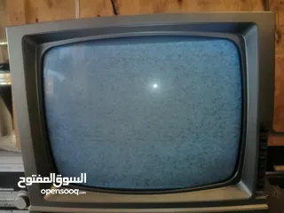  2 تلفزيون ساده قديم جداً