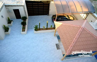  10 فيلا مع شاليه على طريق المطار القسطل