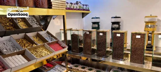  3 معرض مكسرات جاهز بالكامل”