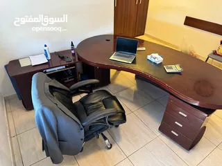  1 مكتب مستعمل بحالة جيدة