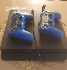  1 بليستيشن 4 سلم مع ادين والالعاب