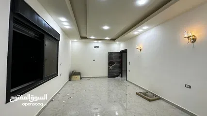  19 شقة جديدة للبيع مساحة 185م قرب قصر العوادين دوار صحارى