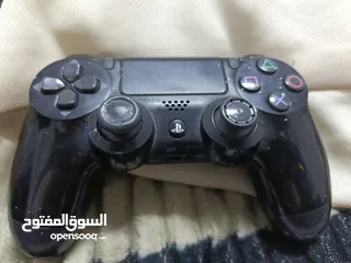  2 ايد بلايستيشن فور اصلية بحاجة للصيانة