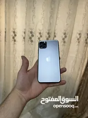  8 ايفون 11 برو ماكس بحالة الوكاله ذاكرة 256  الجهاز نظيف ولا نقرة