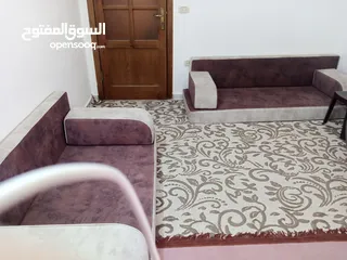  2 جلسة عربية تفصيل مع سجادة قص بحالة ممتازة للبيع