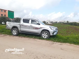  1 تويوتا هيلوكس 2018 بحالة ممتازة قير عادي  4x4