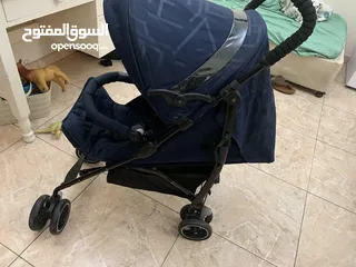  1 عربة أطفال شبه جديدة