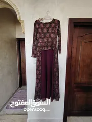  7 فساتين وثوب للبيع بسعر رمزي