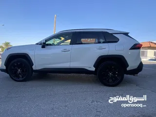  5 TOYOTA RAV4 XLE PREMIUM