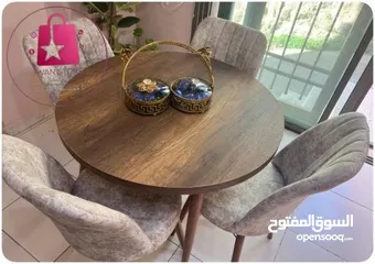  19 دللي منزلك بطاولة سفرة دائرية أنيقة   مثالية للمساحات مع 4 كراسي  بتصميمها التركي الأصيل
