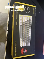  3 Selling my gaming keyboard Red switches been used for 2 months clean no issues