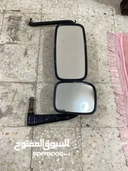  3 مرايا مع ذرعانهم