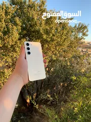  9 سامسونج جالاكسي اس 23 عادي 128 جيجا الرام 8 جيجا جهاز شبه كرتونة يعني لزقته لسا عليه جهاز ولا ارتب