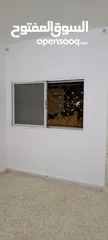  2 شقه للايجار  طابق ثالث اربع شواحط درج
