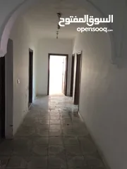  4 شقه غير مفروشه للايجار