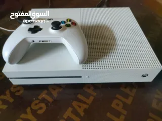  1 اكسبوكس ون اس مع الايدتين الأصليات وشاشة 43 بوصة