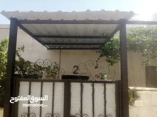  10 منزل مستقل جرش اسكان عجرمه  3غرف نوم 2حمام  صاله مع مطبخ امريكي  بلكونه  حديقه مساحه الارض 305