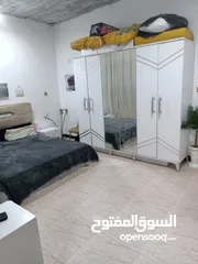  7 بيت للبيع  سعره 90 وبيه مجال
