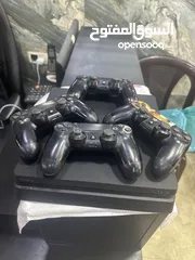  3 PS4 slim جهاز بليستيشين 4 سلم مع 4 ايادي تحكم و اشتراك للبيع مع 4 ايادي تحكم