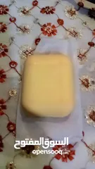  2 سماعات بلوتوث لون اصفر مميز