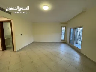  4 فيلا متلاصقة للبيع في عبدون