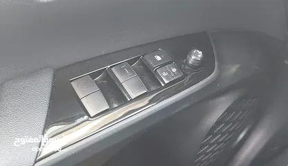  18 تويوتا بريوس 2022 XLE فحص كامل فل ما عدا الفتحة صنف بيرسونا TOYOTA PRIUS 2022 XLE FULLY LODED