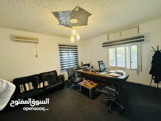  2 شقة ارضية ممتازة في شارع عمر المختار علي الرئيسي قدام معرض طرابلس الدولي وبجانب مبني الخطوط