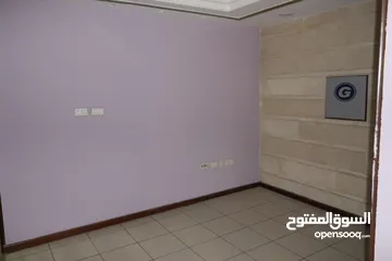  18 مكتب مميز مساحة 300 متر مربع للايجار بسعر مناسب