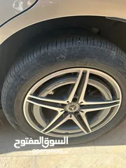  11 مرسيدس EQC 400 موديل 2022 - عداد 14 ألف كم فقط - بحالة الوكالة-البيع لظروف السفر