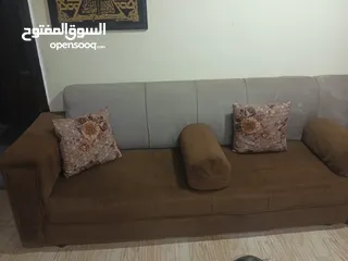  1 طقم كورنر لون بني وبيج بوج وج نظااافة الاستخدام كتير قليل لانه لغرفة ضيوف