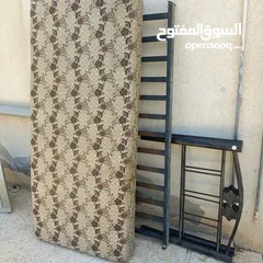  1 تخت مفرد + فرشة ضغط للبيع