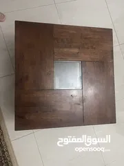  2 طاوله خشبيه مربعه