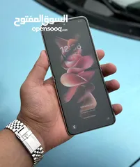  3 عرض خااص : Samsung Z flip 3 256gb حالة الهاتف نظيف جدا بحالة الوكالة مع ضمان و ملحقاته و بأقل سعر