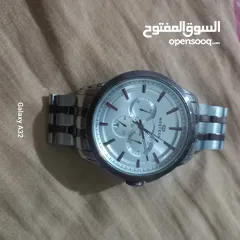  4 ساعه نوع وستر بحاله جيده اورجنال  لون فضي مع برونز  غامق