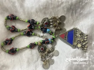  1 قلادة قديمة