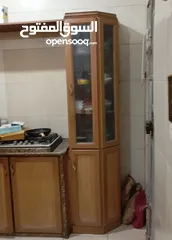  2 مطبخ المنيوم وخشب زان لون مميز خزائن زجاج ابواب للبيع