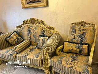  3 طقم كنب للبيع بحاله ممتازه