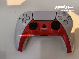  1 يد تحكم بلايستيشن 5 (DualSense) أصلية - إصدار مميز باللون الأبيض والأحمر