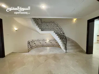  6 فيلا متلاصقة للبيع في عبدون