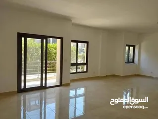  2 شقة للبيع بجوار سيتي سنتر الماظة في تاج سيتي علي طريق السويس - Taj City New Cairo