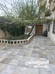  2 شقة ارضيه للبيع مع حديقه موقع حيوي اربد
