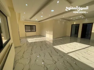  18 شقه فاخره للبيع بسعر حرق في الجندويل 200م طابق أول من المالك مباشره