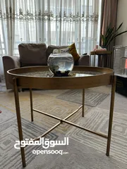  1 طاولتين خشب قاعده حديد من Ashley للبيع بسعر مغري مستعمل استعمال بسيط طاولتين خشب قاعده حديد