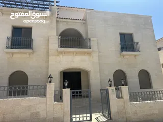  12 فيلا 3 طوابق للإيجار السنوي