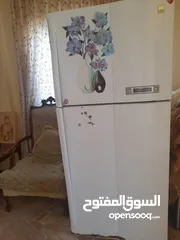  2 ثلاجه حجم كبير نظيفه كثير وما عمرها تصلحت شبه جديده من الداخل والخارج بحاجه ل مزيل صدأ  فقط لا غير