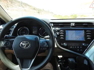  21 ‏2018 Toyota Camry  كامري بالكرتونة نخب بحالة الشركة ليثيوم أصلي