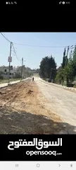  1 على الشارع الرئيسي مباشرة تصلح لبناء محلات وشقق