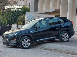  3 للبيع تويوتا راف فور موديل 2021 وارد المركزيه اسود  بسعر 28500 دينار