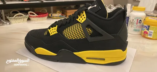  7 Jordan 4 Retro 2023 Thunder New in box Men’s (Size 9.5 US/43 EU) Black/White-Tour Yellow